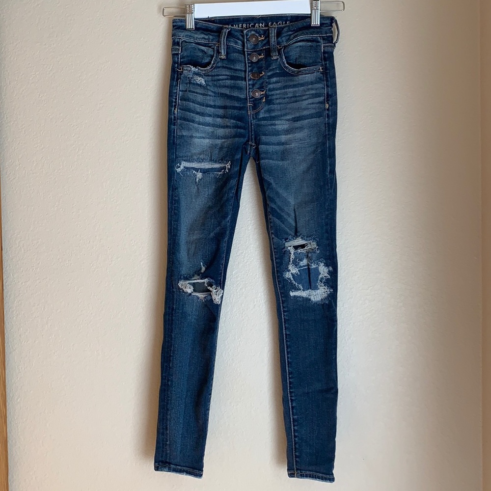 AMERICAN EAGLE Hi-Rise Distressed Jegging